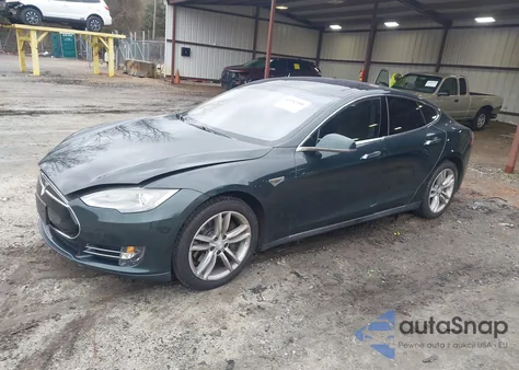 2013 Tesla Model S z USA, uszkodzony, nr VIN 5YJSA1CN2DFP22614
